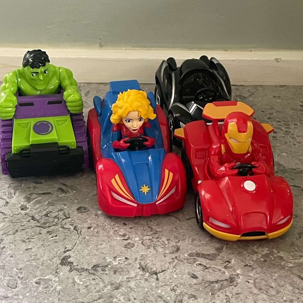 3 Marvel Super Hero Adventures Pullbacks Captain Marvel Hulk Ironman